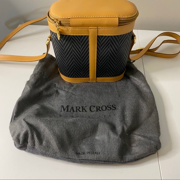 MARK CROSS CROSSBODY BAG - Picture 3 of 5